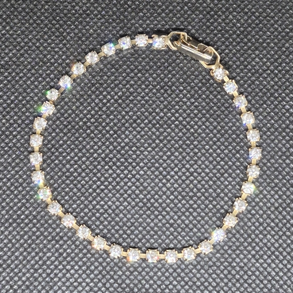 Vintage Jewelry - VINTAGE Clear Rhinestones in Gold Tone Setting Tennis Bracelet